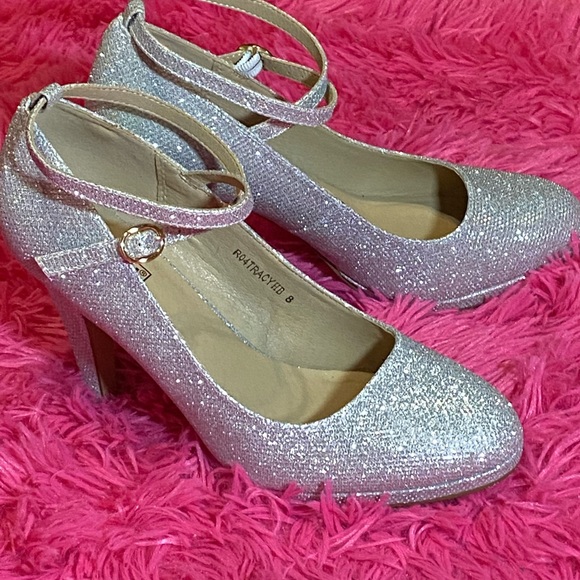 Stunning like new in box silver sparkle stiletto Mary Janes IDIFU sz. 8 - Picture 2 of 15